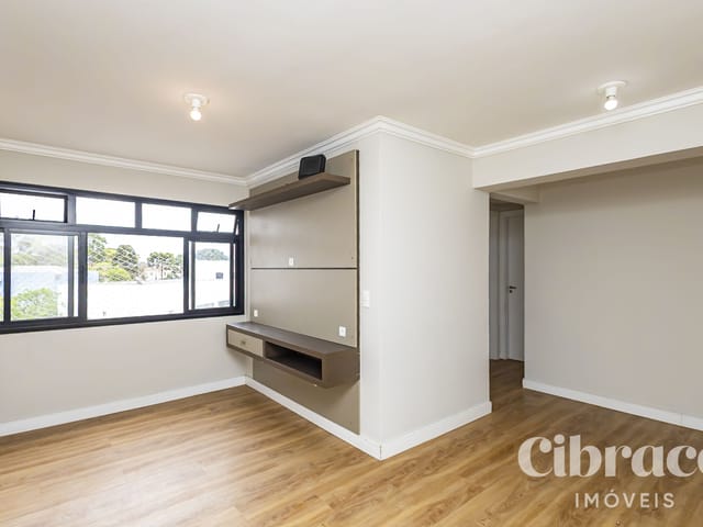 Apartamento 3 quartos e 1 banheiro, para alugar, no bairro Novo Mundo em Curitiba