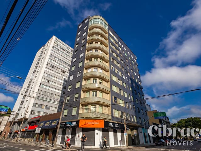 Apartamento 2 quartos e 2 banheiros, para alugar, no bairro Centro em Curitiba