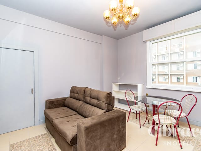 Apartamento 2 quartos e 2 banheiros, para alugar, no bairro Centro em Curitiba