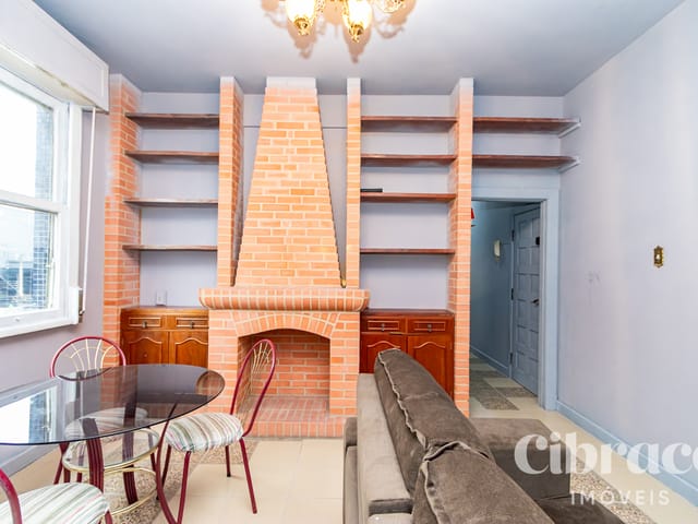 Apartamento 2 quartos e 2 banheiros, para alugar, no bairro Centro em Curitiba