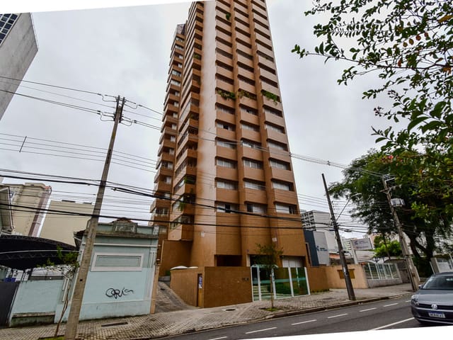 Apartamento 3 quartos e 3 banheiros, para alugar, no bairro Centro em Curitiba