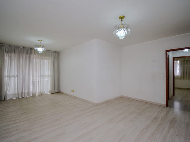 Apartamento 3 quartos e 3 banheiros, para alugar, no bairro Centro em Curitiba