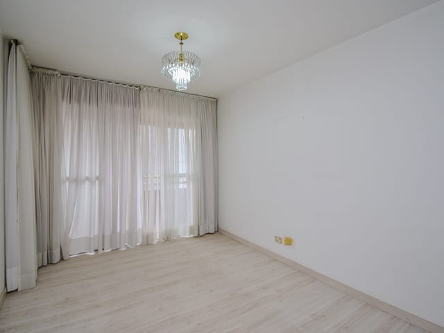 Apartamento 3 quartos e 3 banheiros, para alugar, no bairro Centro em Curitiba