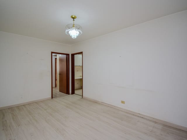 Apartamento 3 quartos e 3 banheiros, para alugar, no bairro Centro em Curitiba