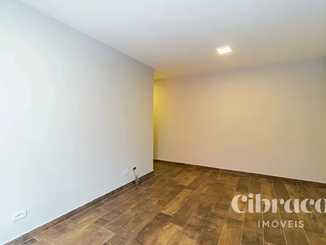 Apartamento 2 quartos e 1 banheiro, para alugar, no bairro Bacacheri em Curitiba