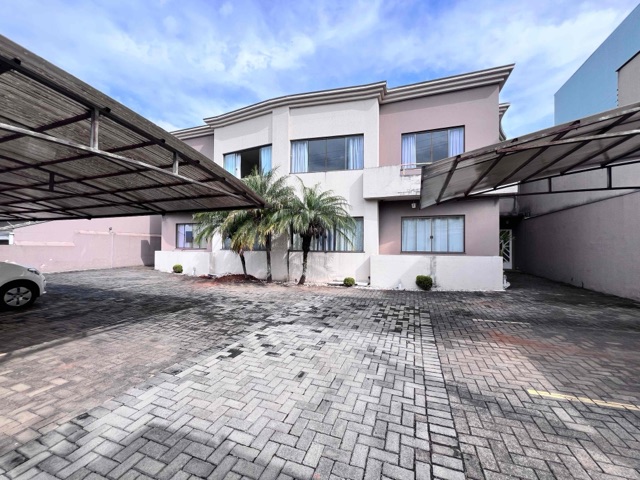 Venda - Apartamento Térreo com 2 quartos, 1 vaga de garagem, Churrasqueira, Edifício El Salvador, Oficinas.