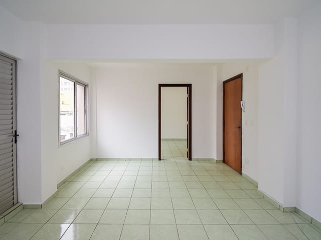 Apartamento 1 quarto e 1 banheiro, para alugar, no bairro Centro em Curitiba