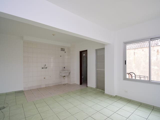 Apartamento 1 quarto e 1 banheiro, para alugar, no bairro Centro em Curitiba