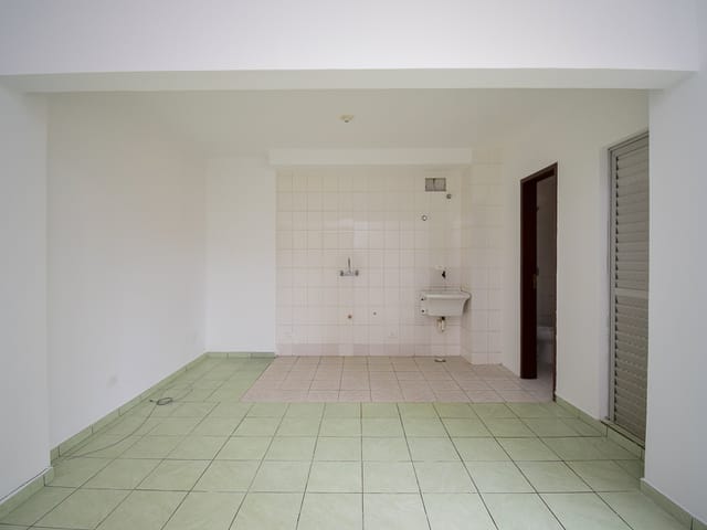 Apartamento 1 quarto e 1 banheiro, para alugar, no bairro Centro em Curitiba