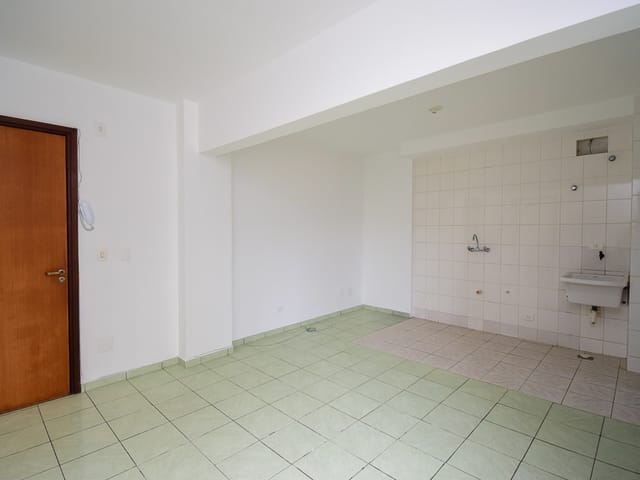 Apartamento 1 quarto e 1 banheiro, para alugar, no bairro Centro em Curitiba