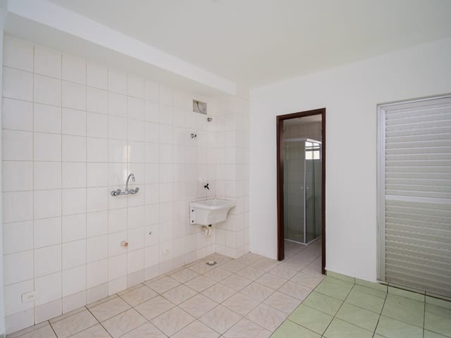 Apartamento 1 quarto e 1 banheiro, para alugar, no bairro Centro em Curitiba