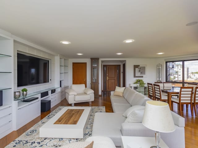 Apartamento 3 quartos e 5 banheiros, para alugar, no bairro Bacacheri em Curitiba