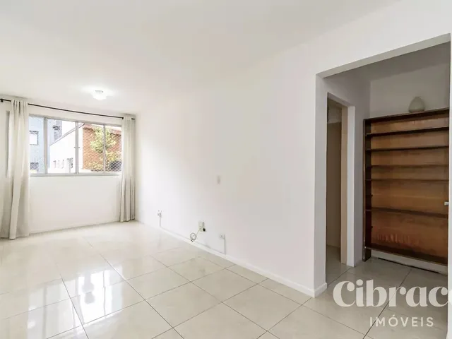Apartamento 2 quartos e 1 banheiro, para alugar, no bairro Cristo Rei em Curitiba