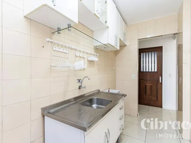 Apartamento 2 quartos e 1 banheiro, para alugar, no bairro Cristo Rei em Curitiba