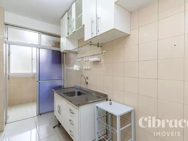 Apartamento 2 quartos e 1 banheiro, para alugar, no bairro Cristo Rei em Curitiba