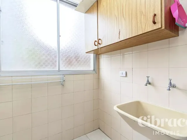 Apartamento 2 quartos e 1 banheiro, para alugar, no bairro Cristo Rei em Curitiba