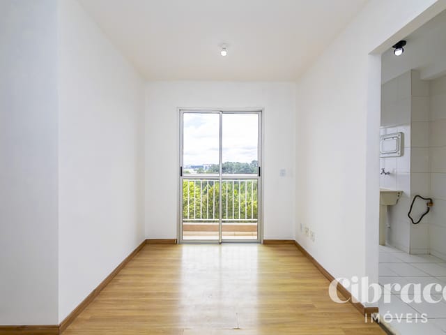 Apartamento 2 quartos e 1 banheiro, para alugar, no bairro Pinheirinho em Curitiba