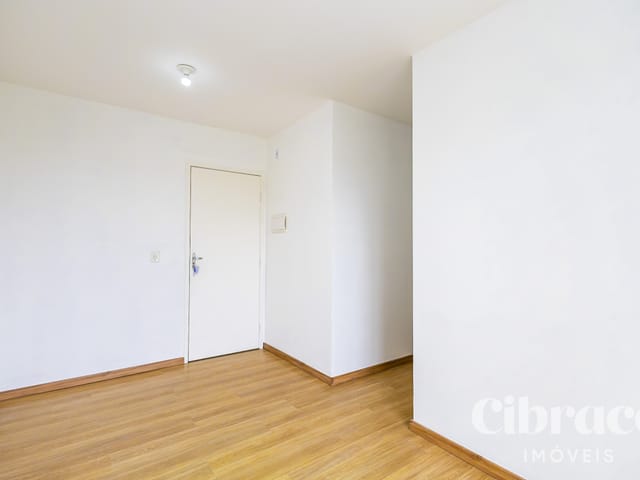 Apartamento 2 quartos e 1 banheiro, para alugar, no bairro Pinheirinho em Curitiba