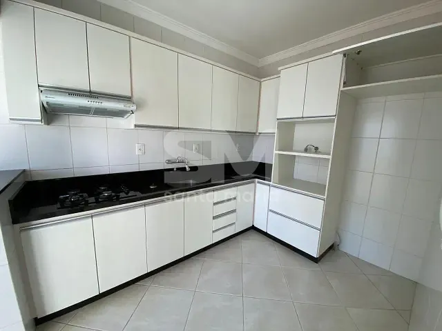 Apartamento 2 quartos e 2 banheiros, para alugar, no bairro Centro em Chapecó