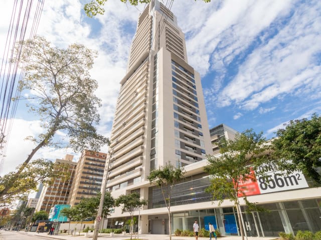 Apartamento 1 quarto e 1 banheiro, para alugar, no bairro Centro Cívico em Curitiba
