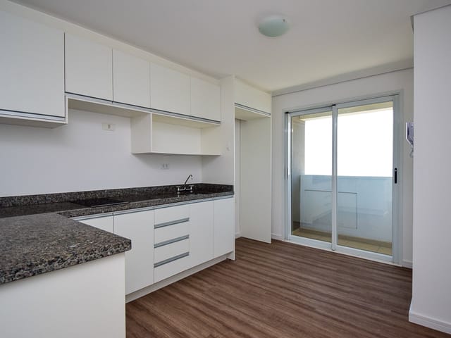 Apartamento 1 quarto e 1 banheiro, para alugar, no bairro Centro Cívico em Curitiba