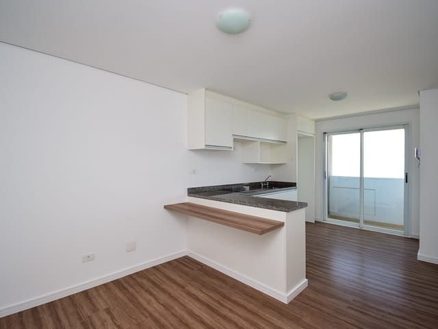 Apartamento 1 quarto e 1 banheiro, para alugar, no bairro Centro Cívico em Curitiba