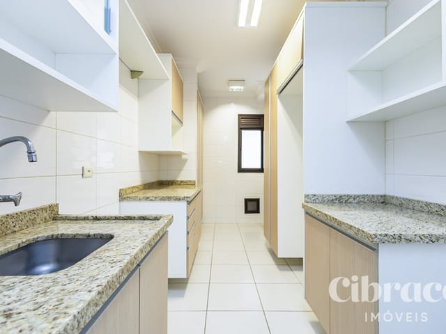 Apartamento 2 quartos e 1 banheiro, para alugar, no bairro Portão em Curitiba