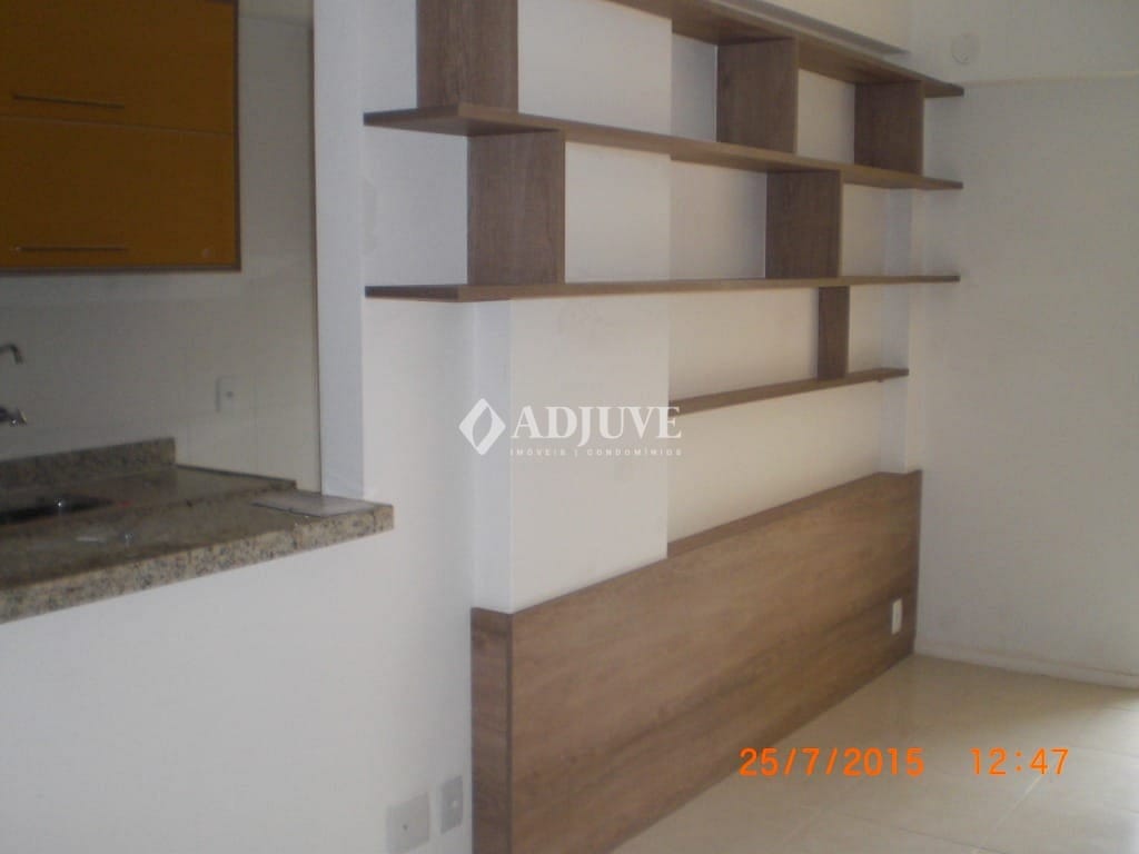 Apartamento à venda com 3 quartos, 108m² - Foto 2