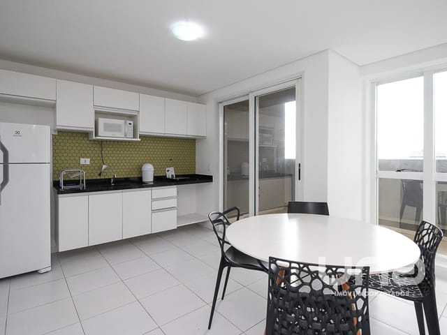 Apartamento 1 quarto e 1 banheiro, para alugar, no bairro Centro Cívico em Curitiba