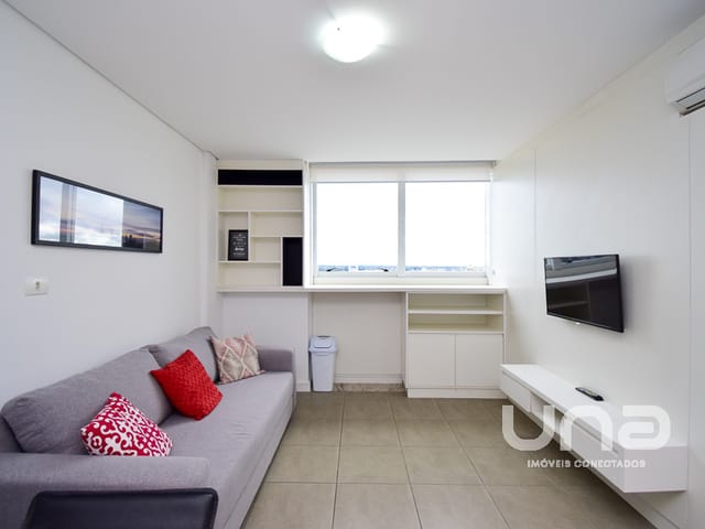 Apartamento 2 quartos e 1 banheiro, para alugar, no bairro Centro Cívico em Curitiba