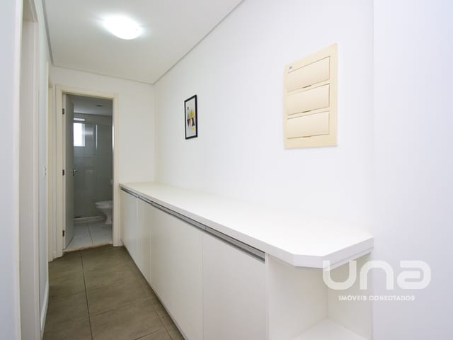 Apartamento 2 quartos e 1 banheiro, para alugar, no bairro Centro Cívico em Curitiba