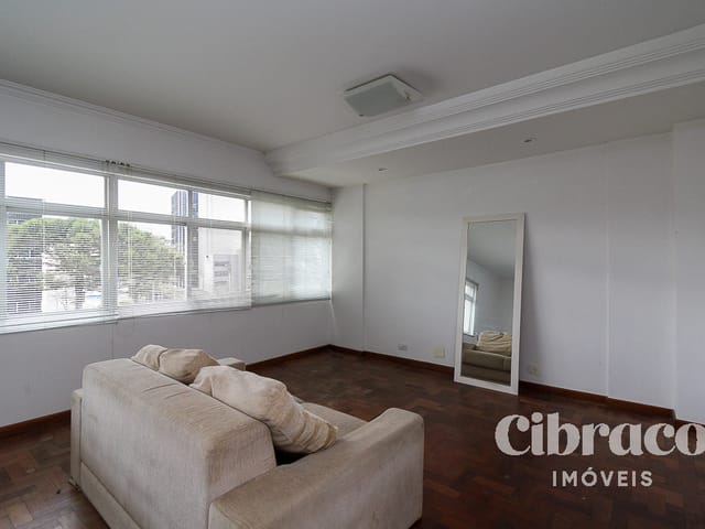 Apartamento 3 quartos e 2 banheiros, para alugar, no bairro Centro Cívico em Curitiba