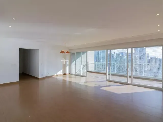 Apartamento 2 quartos e 4 banheiros, à venda, no bairro Itaim Bibi em São Paulo