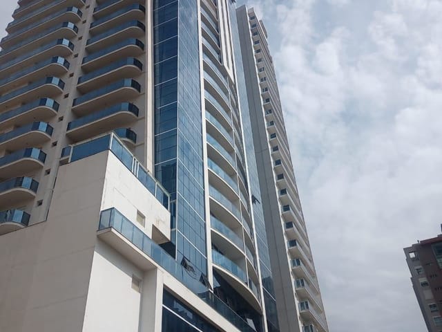 Apartamento de Alto Padrão à venda com 4 Suítes, 3 Vagas e Lazer Completo