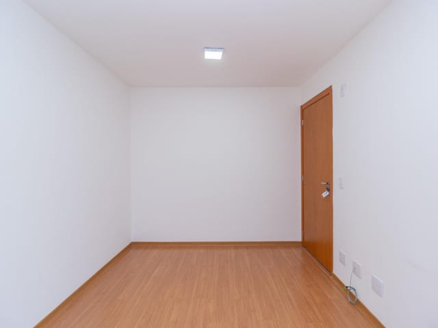 Apartamento 2 quartos e 1 banheiro, para alugar, no bairro Santa Cândida em Curitiba