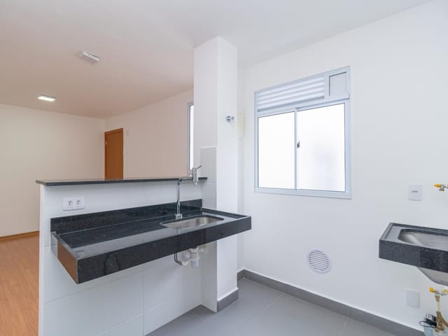 Apartamento 2 quartos e 1 banheiro, para alugar, no bairro Santa Cândida em Curitiba