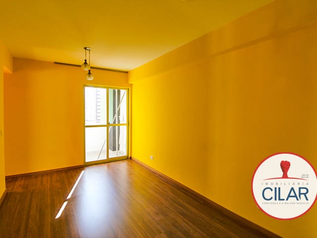 Apartamento 2 quartos e 1 banheiro, para alugar, no bairro Centro em Curitiba
