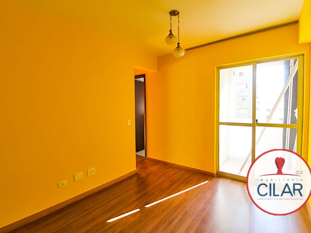Apartamento 2 quartos e 1 banheiro, para alugar, no bairro Centro em Curitiba