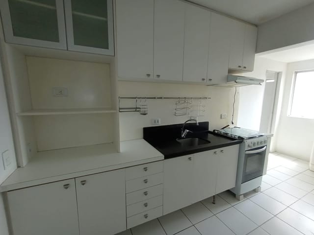 Apartamento 3 quartos e 3 banheiros, para alugar, no bairro Cristo Rei em Curitiba