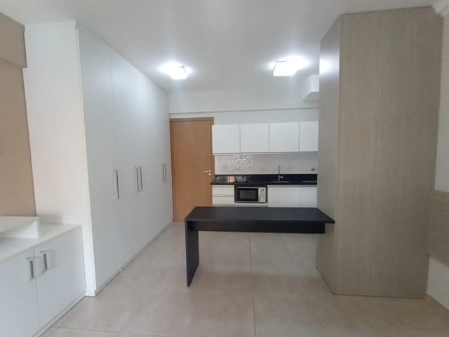 Apartamento 1 quarto e 1 banheiro, para alugar, no bairro Centro em Curitiba