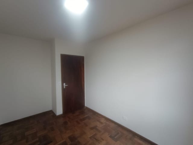 Apartamento 2 quartos e 1 banheiro, para alugar, no bairro Tarumã em Curitiba