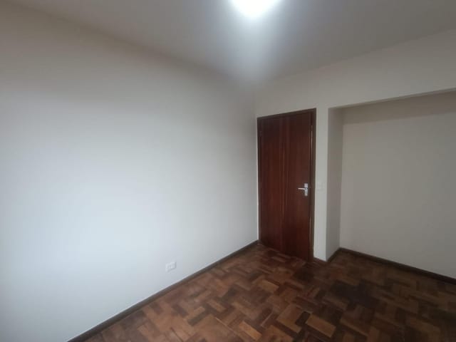Apartamento 2 quartos e 1 banheiro, para alugar, no bairro Tarumã em Curitiba