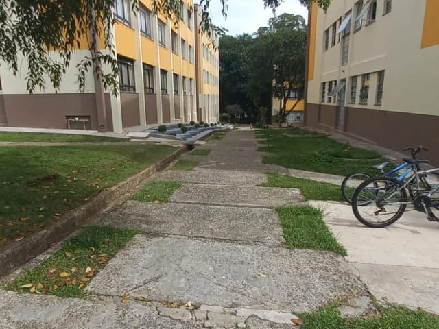 Apartamento térreo à venda, 3 dormitórios.