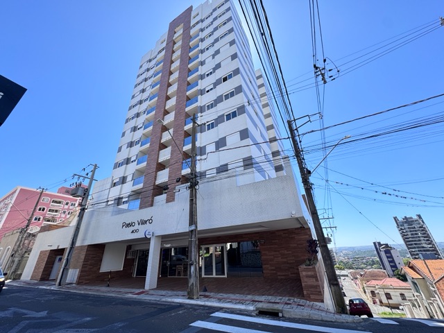 Locação - Apartamento com 3 quartos (sendo 1 suíte), 2 vagas, Churrasqueira, Edifício Pablo Vilaró, Centro.