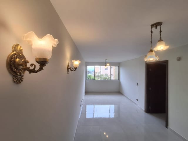 Locação - Apartamento com 3 quartos, 1 vaga de garagem, Próximo à UEPG Central, Edifício Itaparica, Centro.