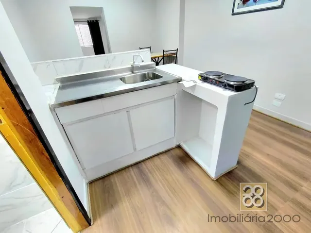 Apartamento 1 quarto e 1 banheiro, para alugar, no bairro Centro em Curitiba