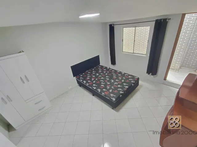 Apartamento 1 quarto e 1 banheiro, para alugar, no bairro Centro em Curitiba