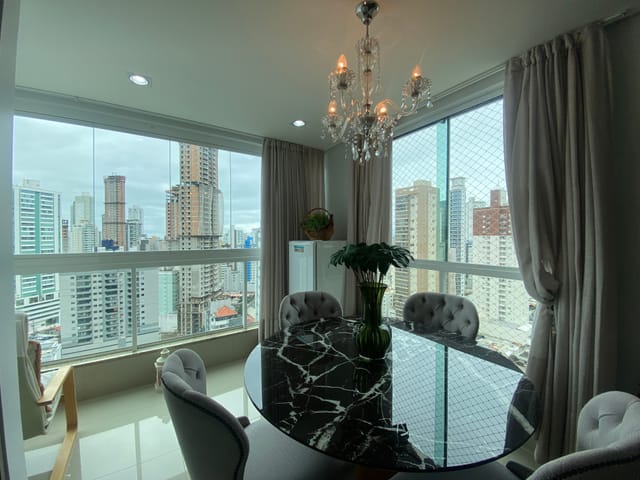 Foto do Apartamento - Edifício Figueira da Foz - Apartamento Vista Mar Barra Sul - Balneário Camboriú - 3 Dormitórios sendo 1 Suíte - 2 Vagas | Versailles Brasil