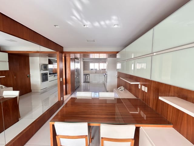 Foto do Apartamento - Apartamento tipo para venda em Moema com 3 quartos, sendo 3 suítes, 335m² | Lares e Andares Imóveis