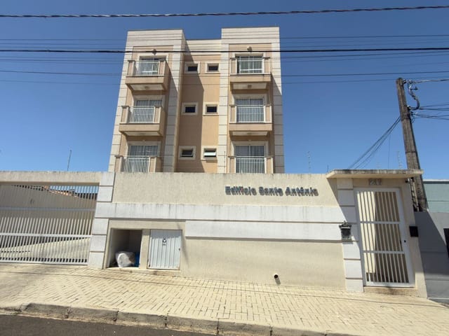 Locação - Apartamento com 02 quartos, 1 vaga, Cozinha com armários, Edifício Santo Antônio, Órfãs.